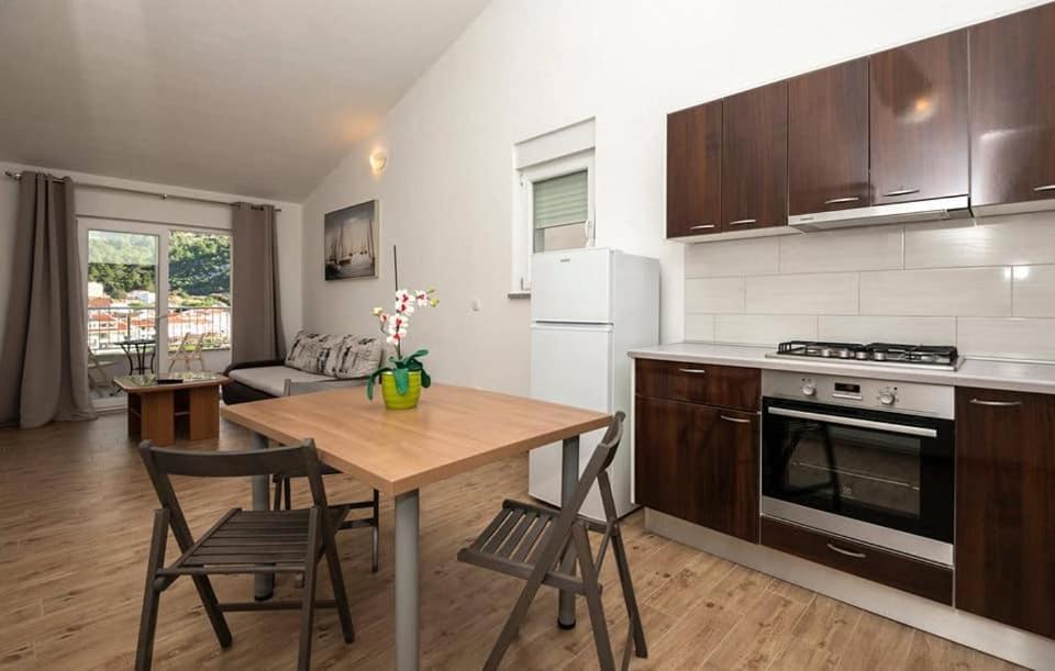 Apartment Valentina Drvenik
